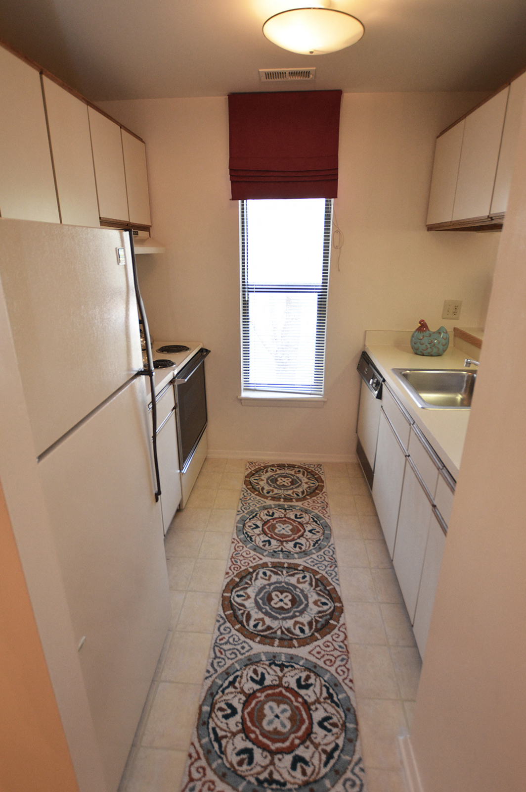 Kitchen  at The Bluffs at Clarys Forest Apartments, Columbia, Maryland